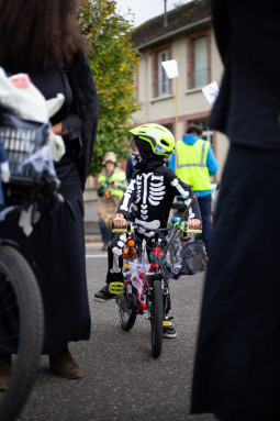 Un squelette attentif