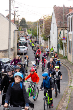 Rue de France, le cortège s'allonge avant le dernier regroupement place de la cité